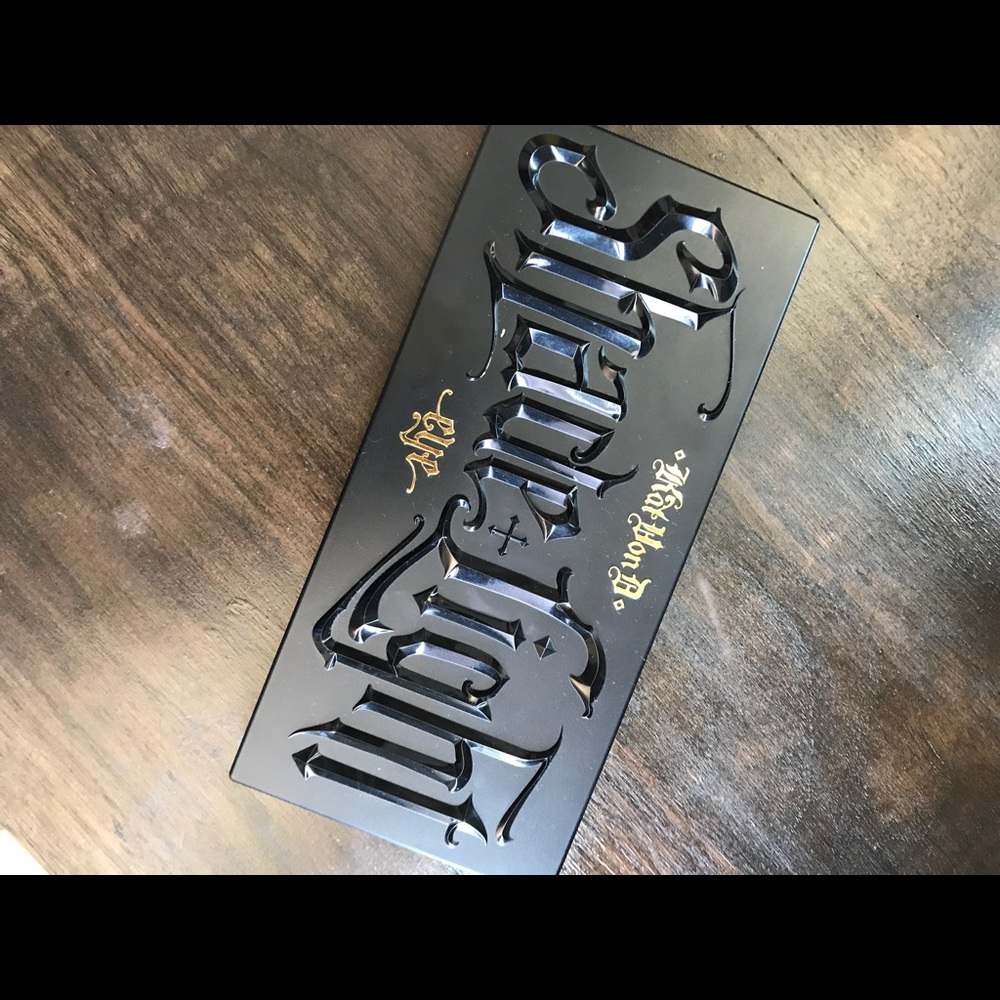 Kat Von D Shade and Light eye shadow palette